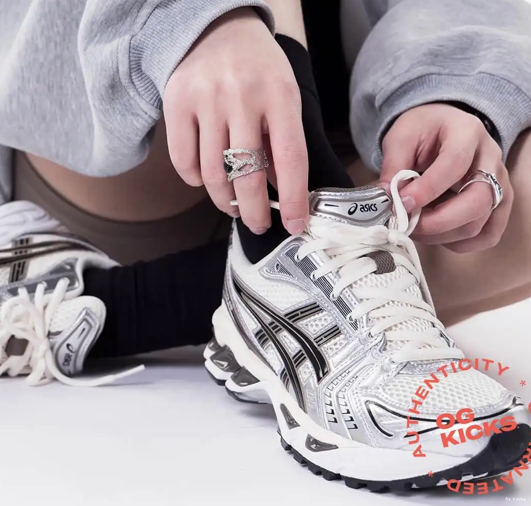 14 Metallic Cream Plum Black Gel-Kayano ASICS 0616